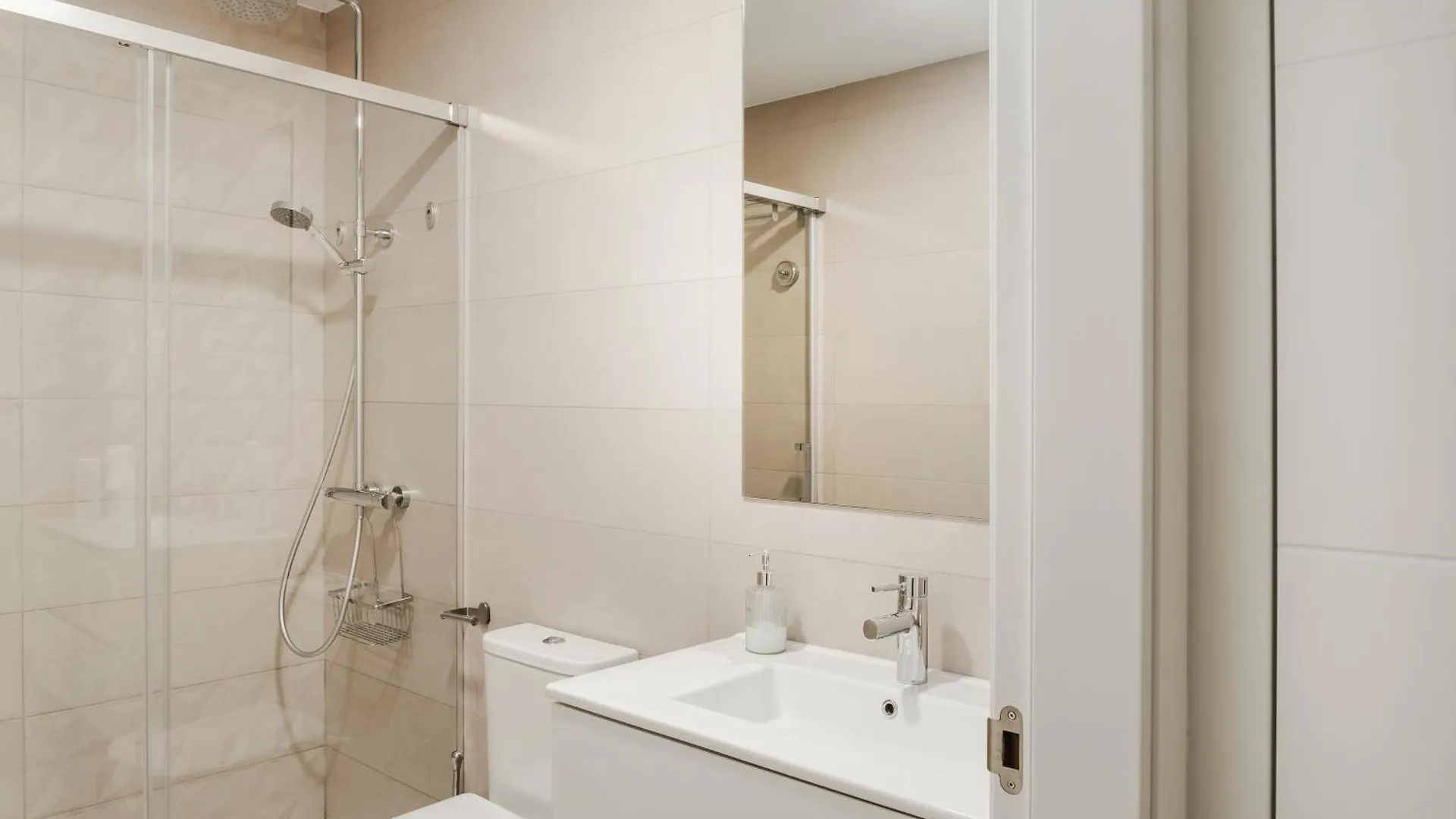 Apartamento De Lujo En La Malagueta Con Piscina Y Garaje マラガ 0*,  スペイン