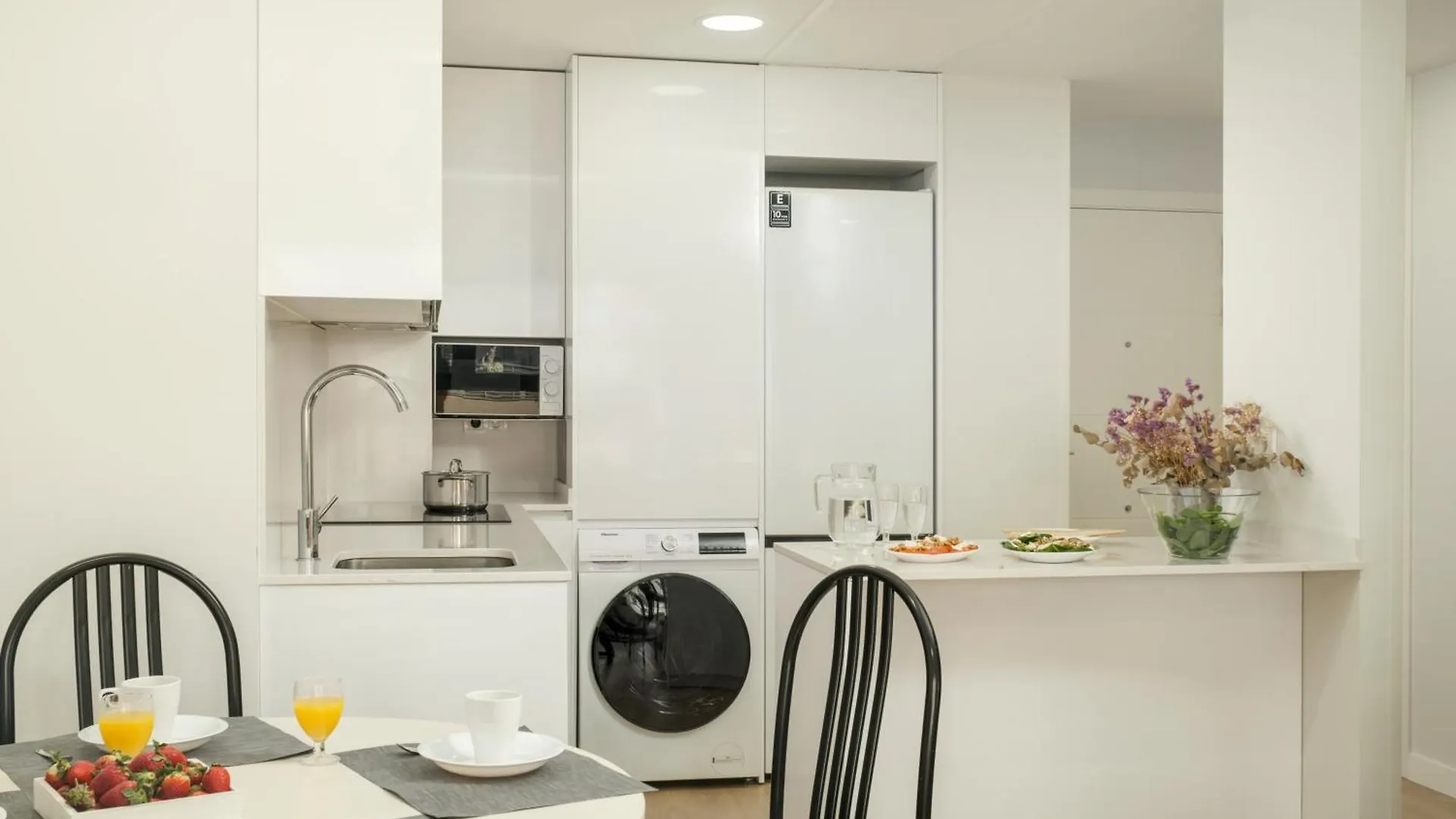 Apartamento De Lujo En La Malagueta Con Piscina Y Garaje マラガ