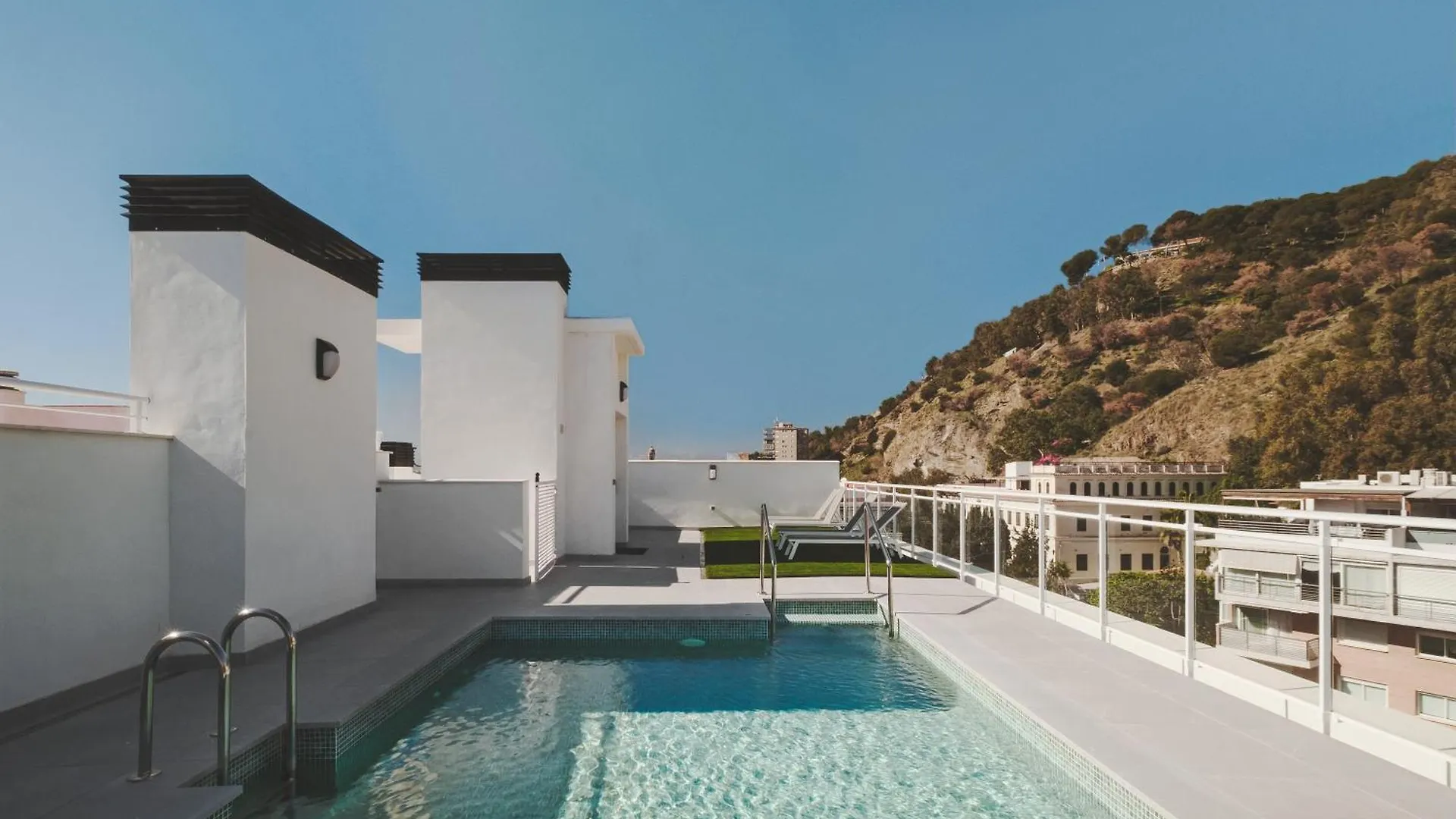Apartamento De Lujo En La Malagueta Con Piscina Y Garaje マラガ